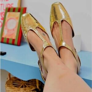 RARE!!! ZARA Front Strap Flats NWT